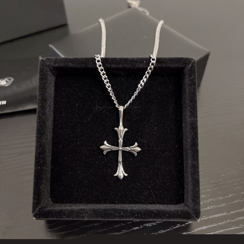 Ch**me He**ts necklaces